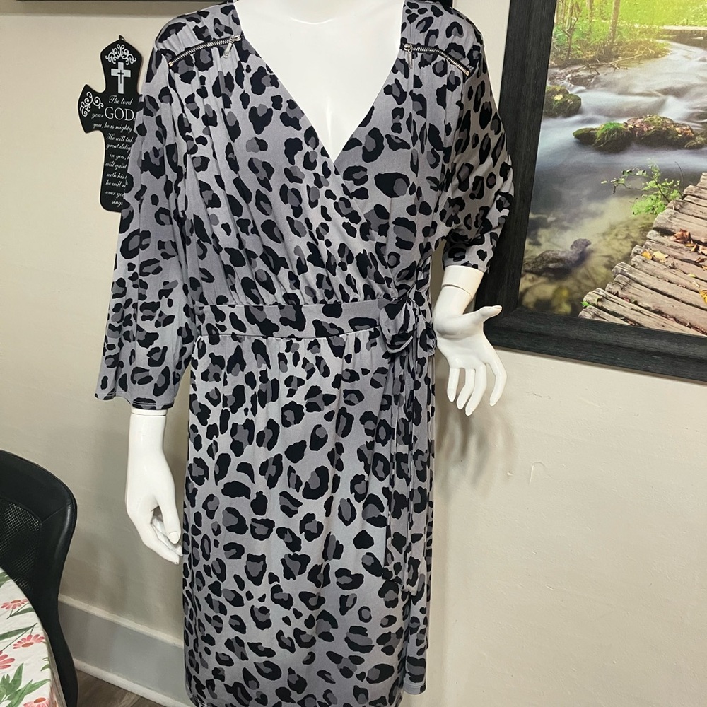 Fun and fabulous Lane Bryant grey leopard print wrap dress 18/20